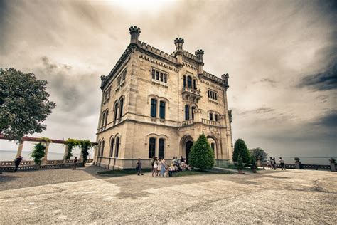 Il Castello di Coca: Un viaggio nel tempo tra architettura medievale e panorami mozzafiato!