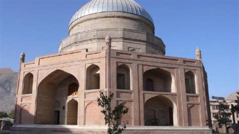 Il Mausoleo di Shah-e Zand: Un capolavoro architettonico che sussurra storie del passato!