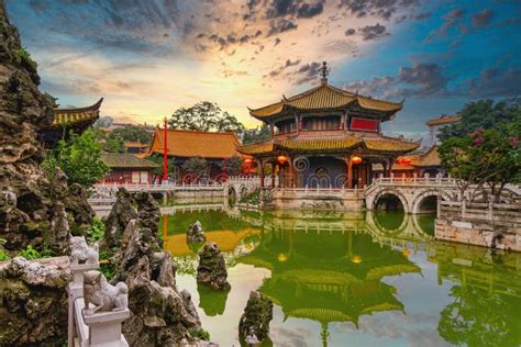  Il Tempio della Primavera Eterna: Un Gioiello di Architettura e Storia nella Città di Suizhou!