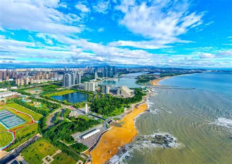 La Foresta di Stele di Rizhao: Un'oasi pietrificata in mezzo all'oceano!