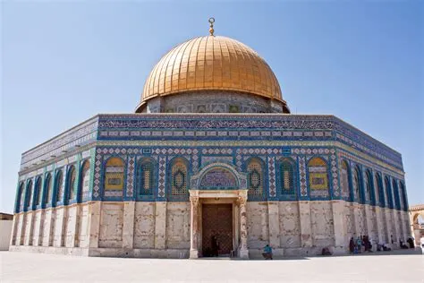 La Moschea di Kano: Un capolavoro architettonico e un centro spirituale vibrante!