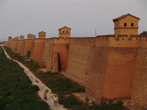  Le Mura della Città Antica di Zhangjiakou: Una Passeggiata nel Passato e un Assaggio di Cultura Locale!