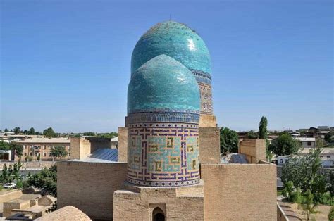 Il Mausoleo di Shah-e Zand: Un capolavoro architettonico che sussurra storie del passato!